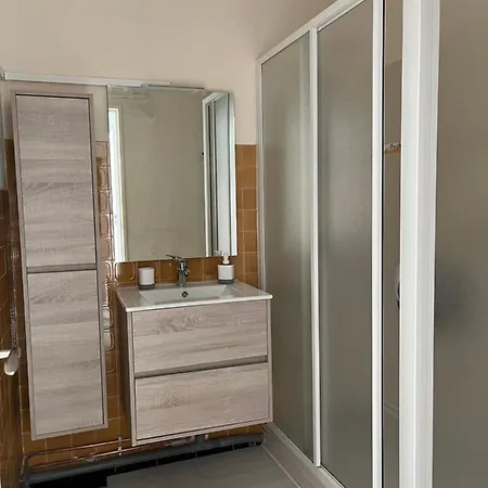 Les Batteries Face A La דירה